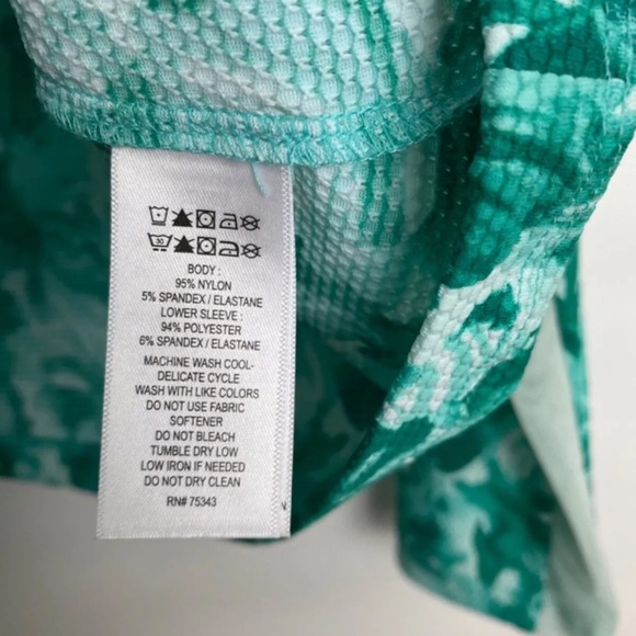 NWT Tommy Bahama Active Green Floral Print 1/4 Zip Pullover  UPF50  XS - Picture 10 of 10